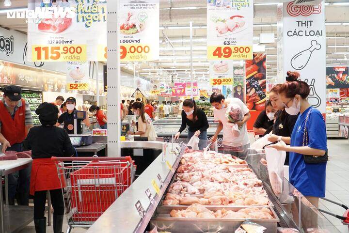 Vật giá leo thang, người dân 3 thành phố lớn xoay xở chi tiêu thế nào?