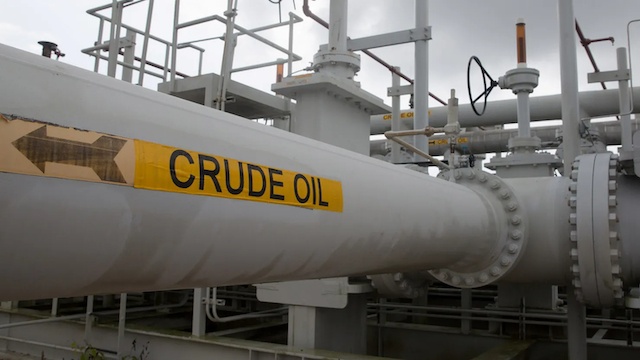 Giá dầu WTI lại rớt mốc 100 USD/thùng khi ông Trump yêu cầu mở lại eo biển Hormuz