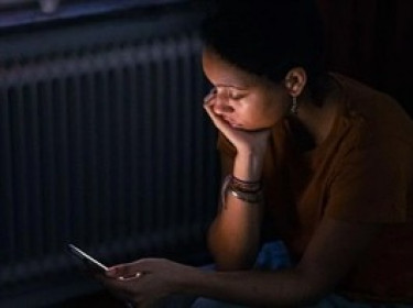 Kinh tế học hành vi đằng sau mạng xã hội: Lợi nhuận tỷ đô của Big Tech đánh đổi bằng phúc lợi của giới trẻ