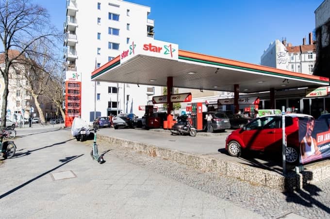 EU cân nhắc áp thêm thuế với các hãng dầu, khí