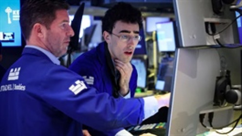 Chứng khoán Mỹ lội ngược dòng ấn tượng, Dow Jones tăng hơn 300 điểm