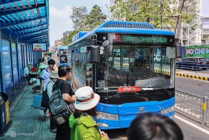 "Miễn vé xe buýt chưa đủ thu hút người dân bỏ xe máy"