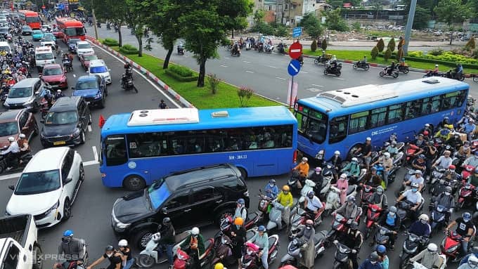 "Miễn vé xe buýt chưa đủ thu hút người dân bỏ xe máy"