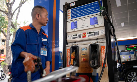 Giá xăng dầu hôm nay 15/4: Giá dầu diesel giảm gần 2.000 đồng một lít