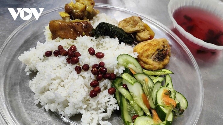 Giá xăng giảm sâu, giá hàng hóa, dịch vụ vẫn...đứng yên