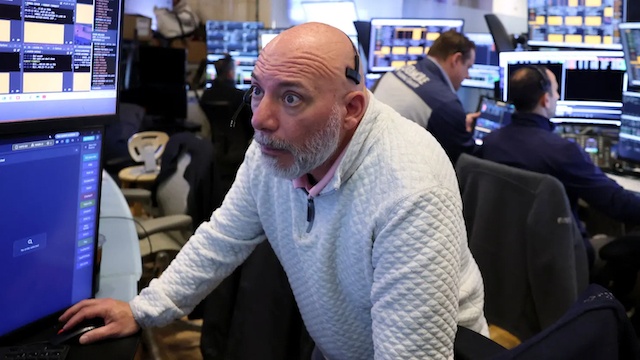 S&P 500 và Nasdaq lại lập đỉnh mới sau khi Mỹ gia hạn lệnh ngừng bắn với Iran