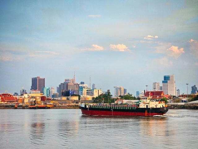 Dầu Brent vượt 100 USD/thùng sau khi Iran bắt giữ tàu, Mỹ duy trì phong tỏa