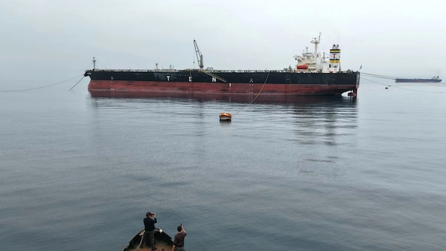 Dầu WTI giảm hơn 1% khi Mỹ-Iran chuẩn bị đàm phán tại Pakistan