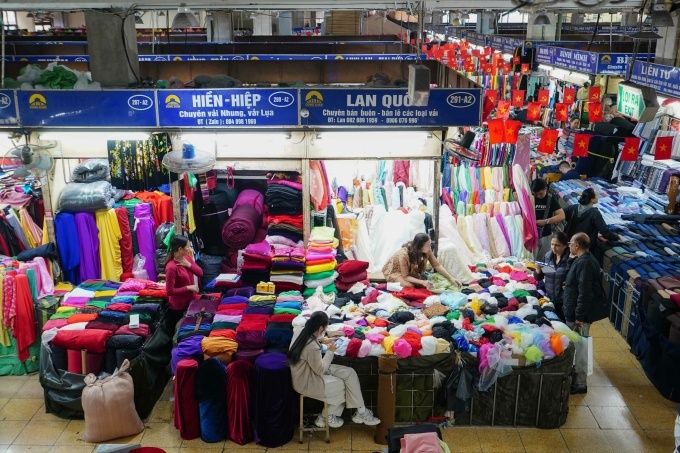 "Nâng ngưỡng miễn thuế hộ kinh doanh cần đi kèm giảm thủ tục"