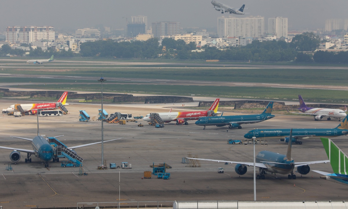 Giá vé máy bay nội địa tăng 15-20% do khủng hoảng nhiên liệu