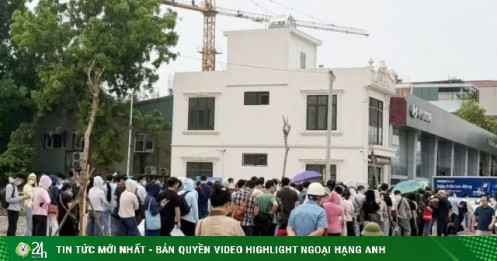Tái diễn cảnh xếp hàng nộp hồ sơ mua NƠXH tại Hà Nội