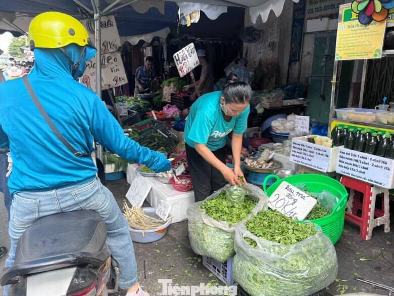 Đầu vào hạ nhiệt, quán ăn vẫn "án binh bất động"