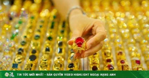 Vì sao giá vàng lập đỉnh rồi lao dốc gần 30 triệu/lượng?