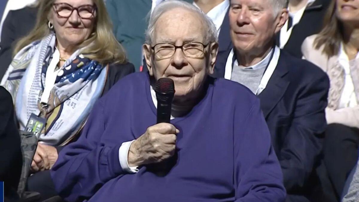 ĐHĐCĐ Berkshire: Greg Abel lần đầu “cầm trịch”, cam kết giữ vững di sản Warren Buffett