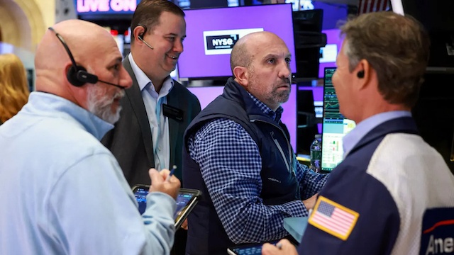 S&P 500 lại lập đỉnh mới