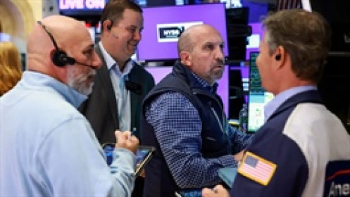 S&P 500 lại lập đỉnh mới