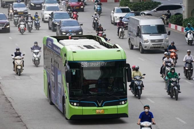 Hơn 40% xe buýt Hà Nội đã chuyển sang năng lượng xanh