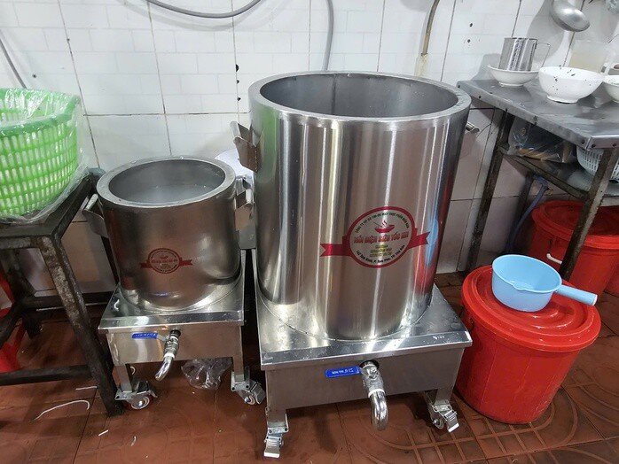 Từ quán cơm đến cà phê lề đường đều than khó giữ giá bán như cũ