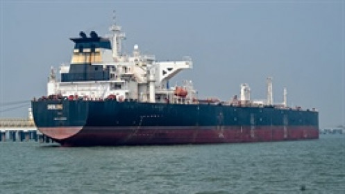 Dầu Brent vượt 104 USD/thùng
