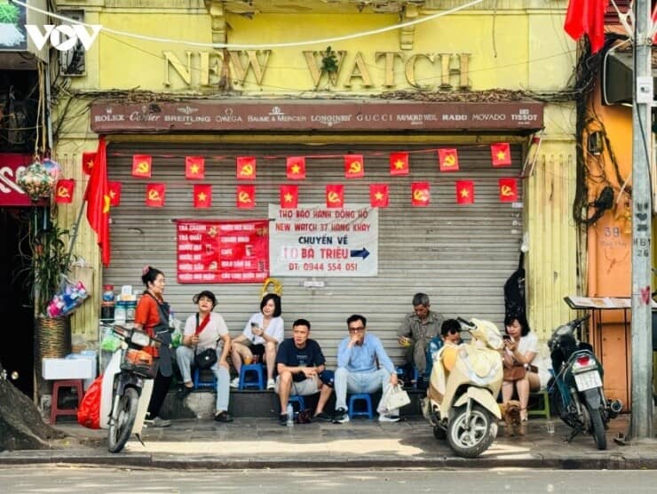Đề xuất cho thuê vỉa hè Hà Nội: Lo lắng giữa mưu sinh và tái diễn việc lấn chiếm?
