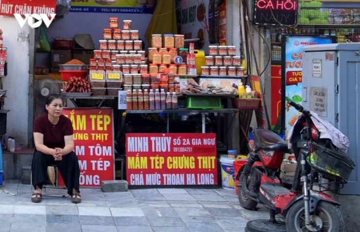 Đề xuất cho thuê vỉa hè Hà Nội: Lo lắng giữa mưu sinh và tái diễn việc lấn chiếm?