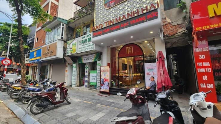 Càng bắt đáy càng lỗ, người mua vàng đỉnh giá giờ lỗ gần 30 triệu đồng/lượng: Giá vàng vào chu kỳ rơi tự do?