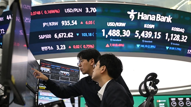 Khối ngoại bán tháo hơn 13 tỷ USD cổ phiếu Hàn Quốc trong 1 tuần