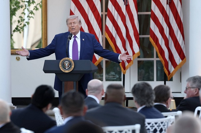 Sốc: Ông Trump đã thực hiện hơn 3,700 giao dịch chứng khoán trong 1 quý