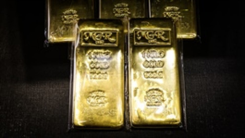 Vàng thế giới nhích tăng nhờ đồng USD suy yếu