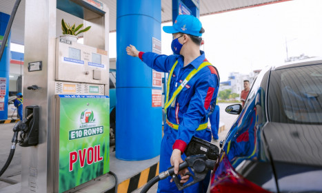 Đề xuất giảm thuế xăng E10 để hút người tiêu dùng