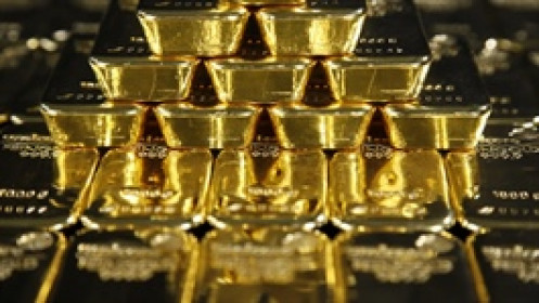 Vàng thế giới phục hồi 1% khi lợi suất trái phiếu và giá dầu hạ nhiệt