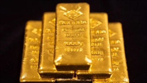 Vàng thế giới giảm 1% về sát mốc 4,500 USD