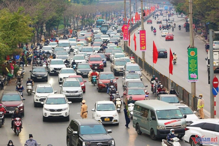 Nhãn dán tiêu thụ nhiên liệu trên ô tô: Vì sao thực tế luôn khác xa số liệu?