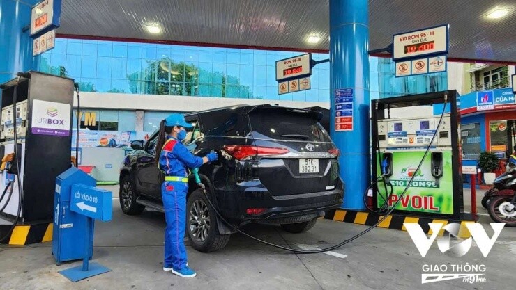 E10 trước giờ G: Người dân nói gì về loại xăng mới?