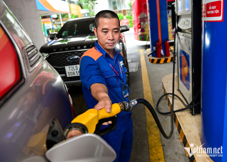 Giá xăng E10 rẻ hơn RON 95, chi phí vận hành xe của người dùng ở mức nào hấp dẫn hơn?