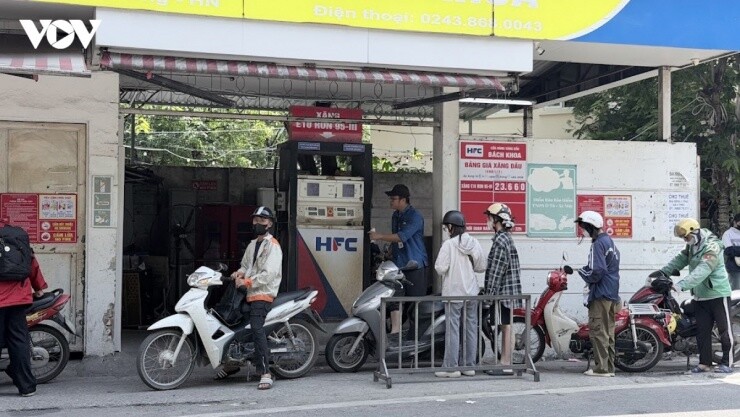 Xăng sinh học E10 bán toàn quốc, ở Hà Nội rất ít cửa hàng có xăng E5