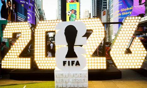 Doanh nghiệp toàn cầu có thể mất 17 tỷ USD vì nhân viên xem World Cup
