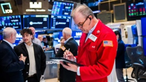 Phố Wall lao dốc, Dow Jones giảm hơn 600 điểm
