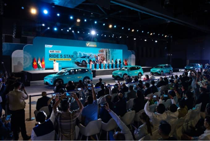 Taxi điện Green SM Limo ra mắt Ấn Độ