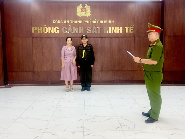 Khởi tố vụ dùng AI sao chép mẫu áo dài đang được bảo hộ bản quyền
