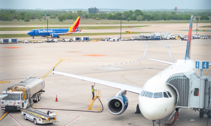 Ngành hàng không sẽ tốn thêm 100 tỷ USD vì giá nhiên liệu tăng vọt