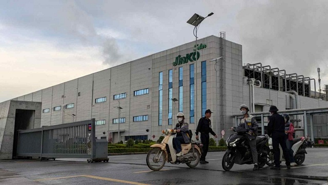 Thống trị 80% thị trường toàn cầu, ngành pin mặt trời Trung Quốc vẫn ngập trong thua lỗ vì cuộc chiến giá