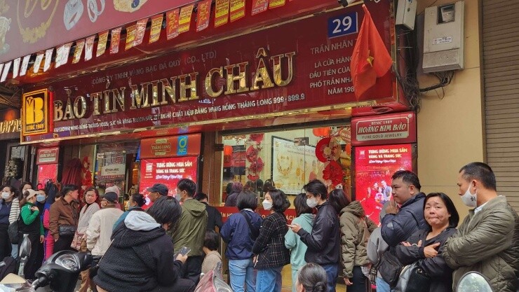 Vì sao giá vàng sập mạnh gần 50 triệu đồng/lượng từ đỉnh, nhà đầu tư có nên "bắt đáy"?