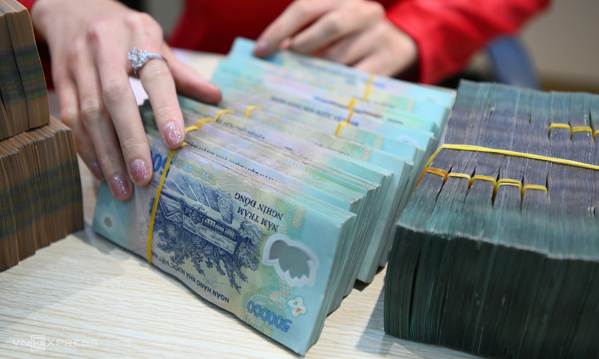 Nhiều quỹ lớn tăng giữ tiền mặt