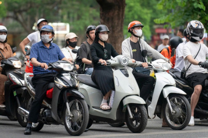 Hà Nội dự kiến thu hẹp diện hỗ trợ chuyển xe máy xăng sang xe điện