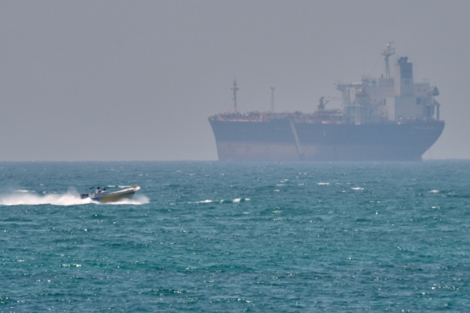 100 triệu thùng dầu đã qua được eo biển Hormuz