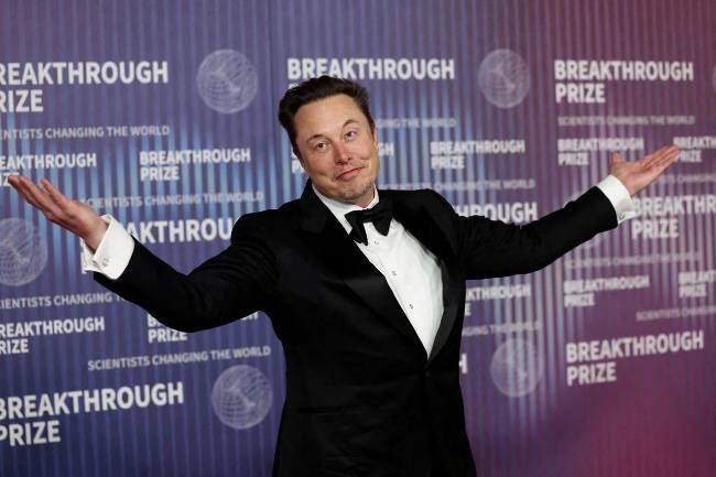 Elon Musk vượt mốc 1,000 tỷ USD, giàu hơn 5 tỷ phú kế tiếp cộng lại