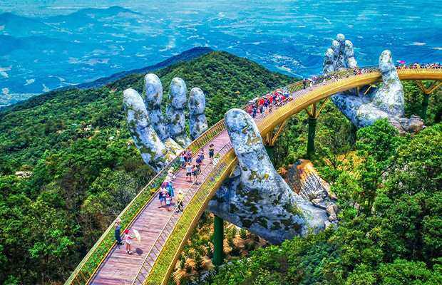Lập kỷ lục khách quốc tế, du lịch Việt Nam có đang rơi vào "bẫy số lượng"?