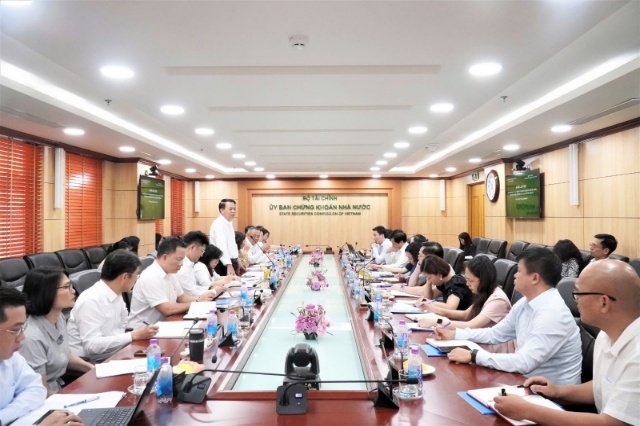 Thứ trưởng Bộ Tài chính: Nghiên cứu kỹ lưỡng, tham chiếu thông lệ quốc tế tốt khi sửa Luật Chứng khoán