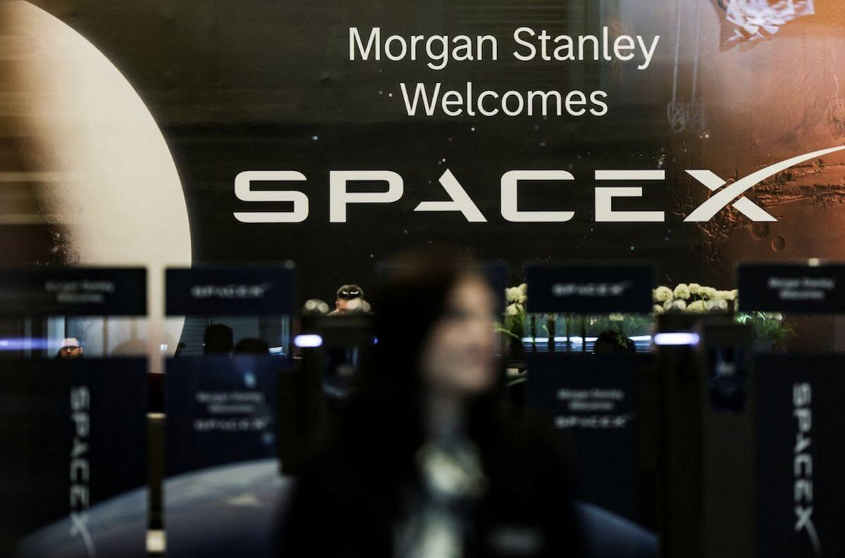 Phố Wall hạ mình trước Elon Musk
